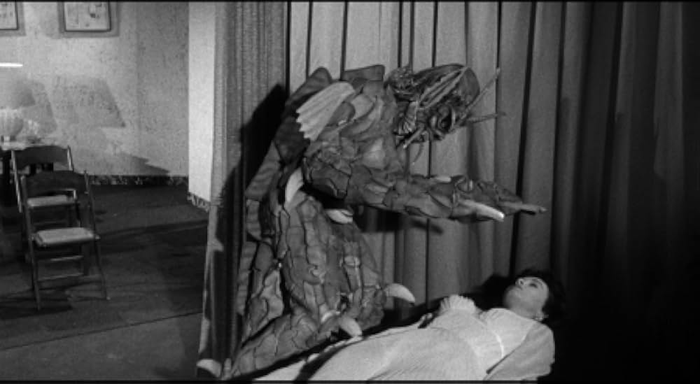 海獣の霊を呼ぶ女／怪物の女性の画像