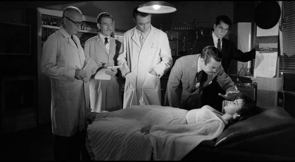 海獣の霊を呼ぶ女／怪物の女性の画像