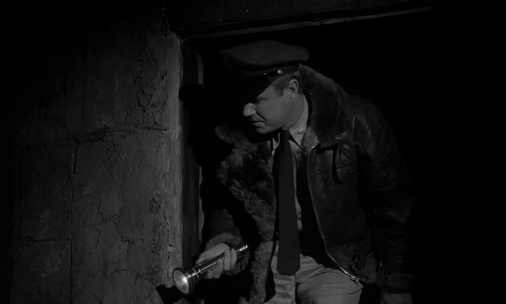 「顔のない悪魔」マーシャル・トンプソンの画像