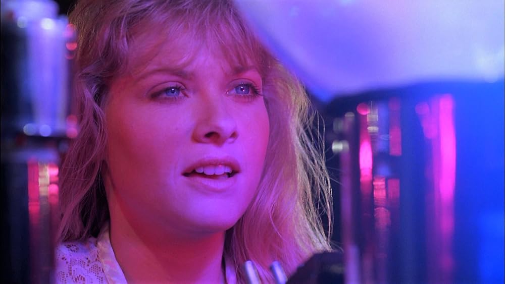 「フロム・ビヨンド」バーバラ・クランプトンの画像