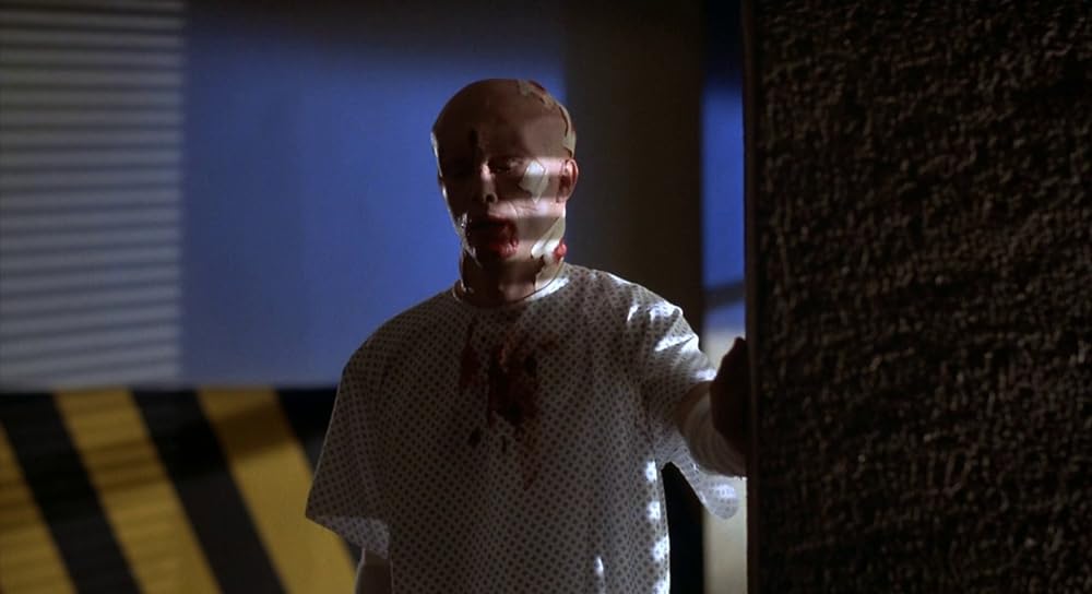 フロム・ビヨンドの画像