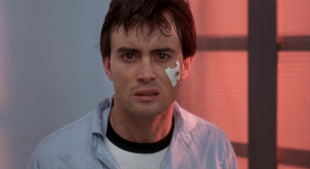 フロム・ビヨンドの画像