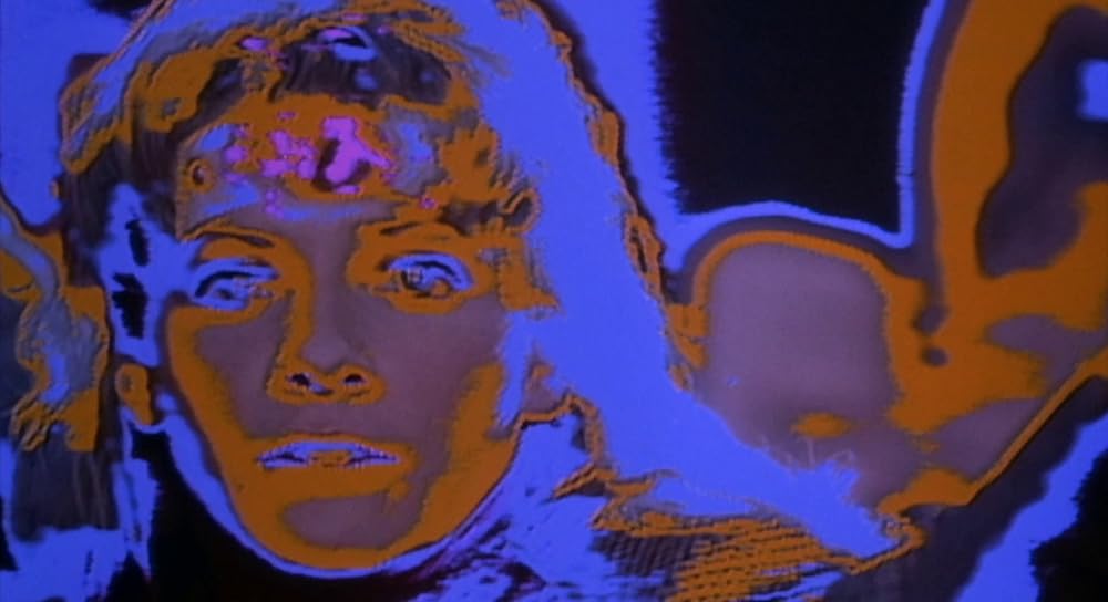 「フロム・ビヨンド」バーバラ・クランプトンの画像