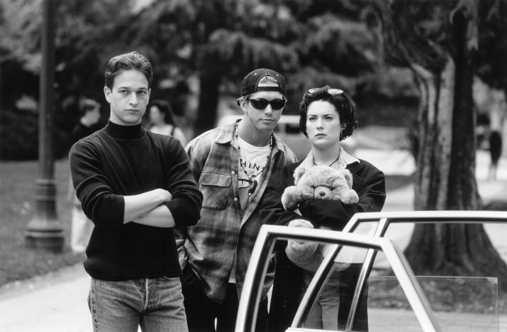 「スリーサム」スティーブン・ボールドウィン & ジョシュ・チャールズ & ララ・フリン・ボイルの画像