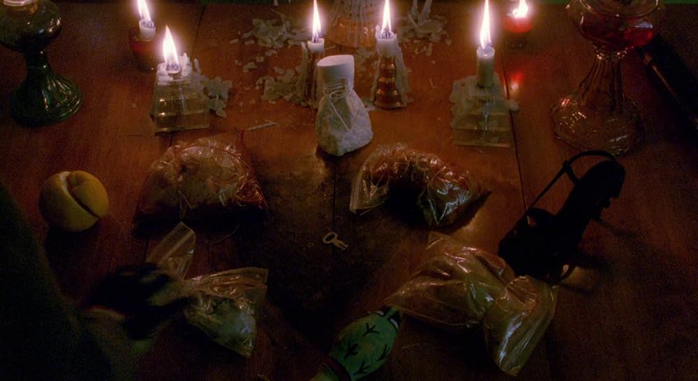 ホワイト・アイズ／隠れた狂気の画像