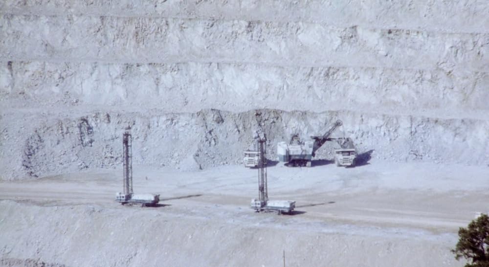 ホワイト・アイズ／隠れた狂気の画像