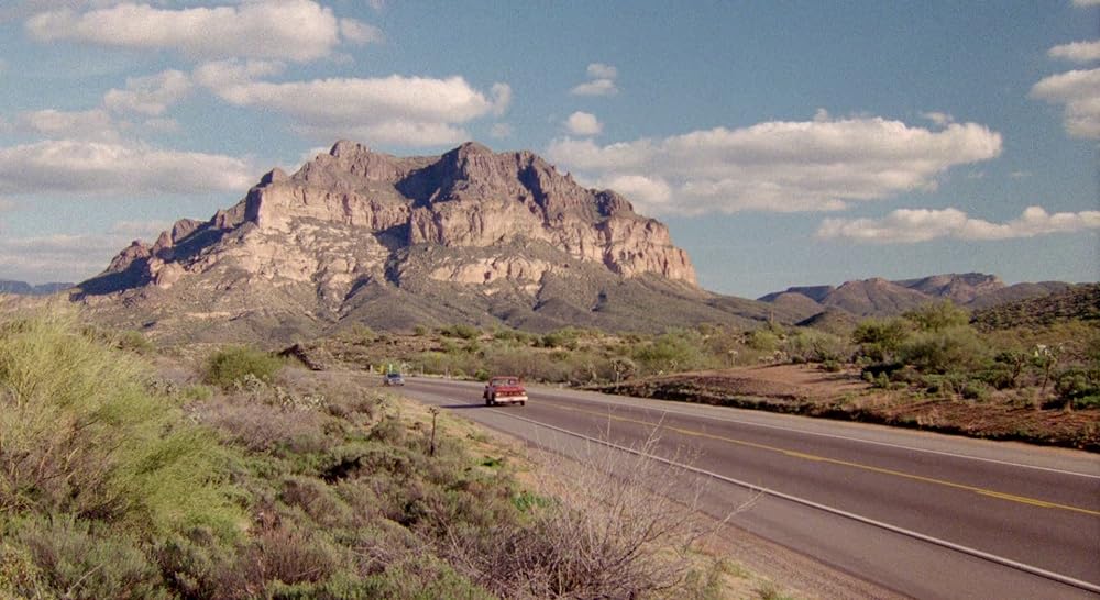 ホワイト・アイズ／隠れた狂気の画像