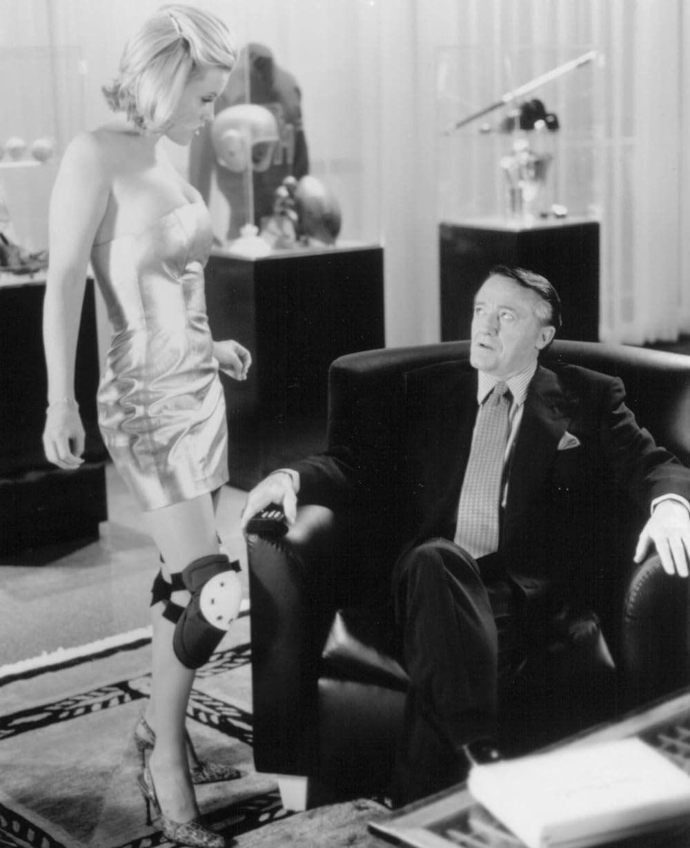 ベースケットボール／裸の球を持つ男の画像