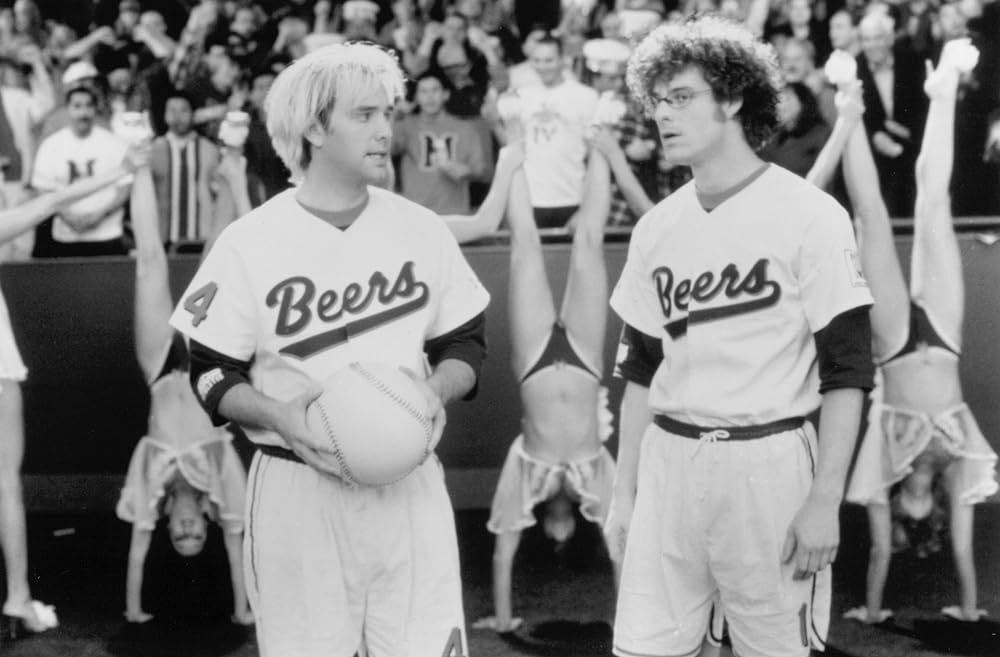 ベースケットボール／裸の球を持つ男の画像