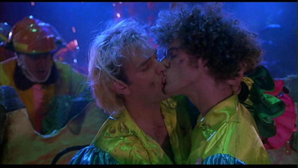 ベースケットボール／裸の球を持つ男の画像