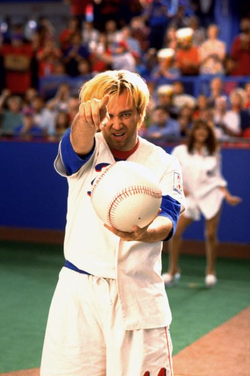 ベースケットボール／裸の球を持つ男の画像