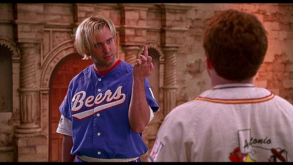 ベースケットボール／裸の球を持つ男の画像