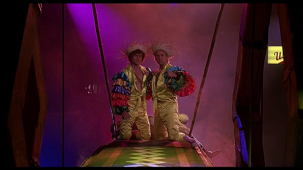 ベースケットボール／裸の球を持つ男の画像