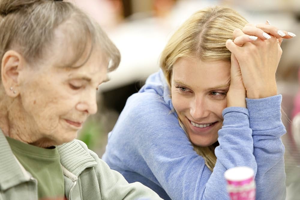 スターレット／チワワは見ていた ポルノ女優と未亡人の秘密の画像