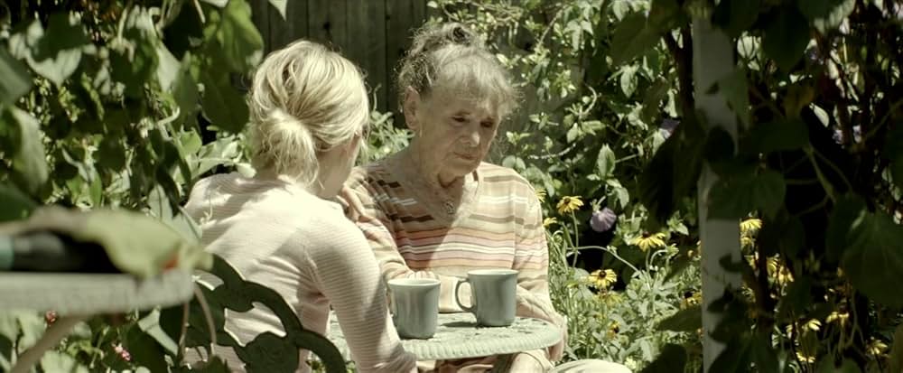 スターレット／チワワは見ていた ポルノ女優と未亡人の秘密の画像