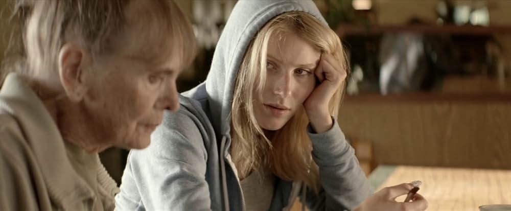 スターレット／チワワは見ていた ポルノ女優と未亡人の秘密の画像