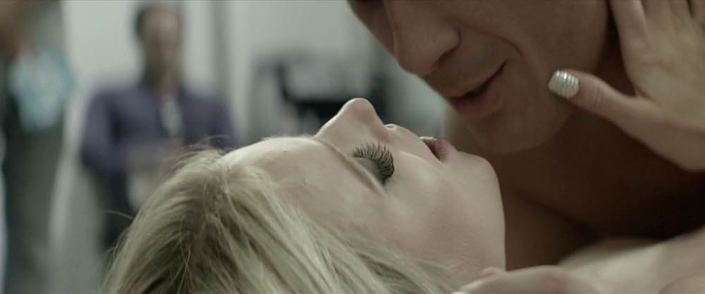 スターレット／チワワは見ていた ポルノ女優と未亡人の秘密の画像