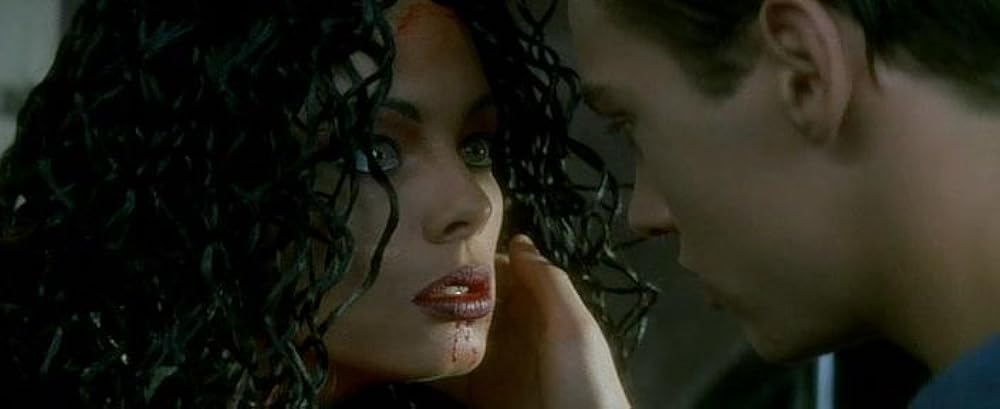 キラークィーン舌を巻く女の画像