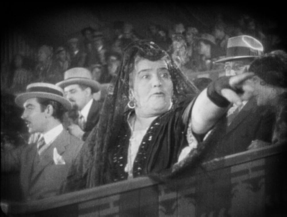 知られぬ人の画像