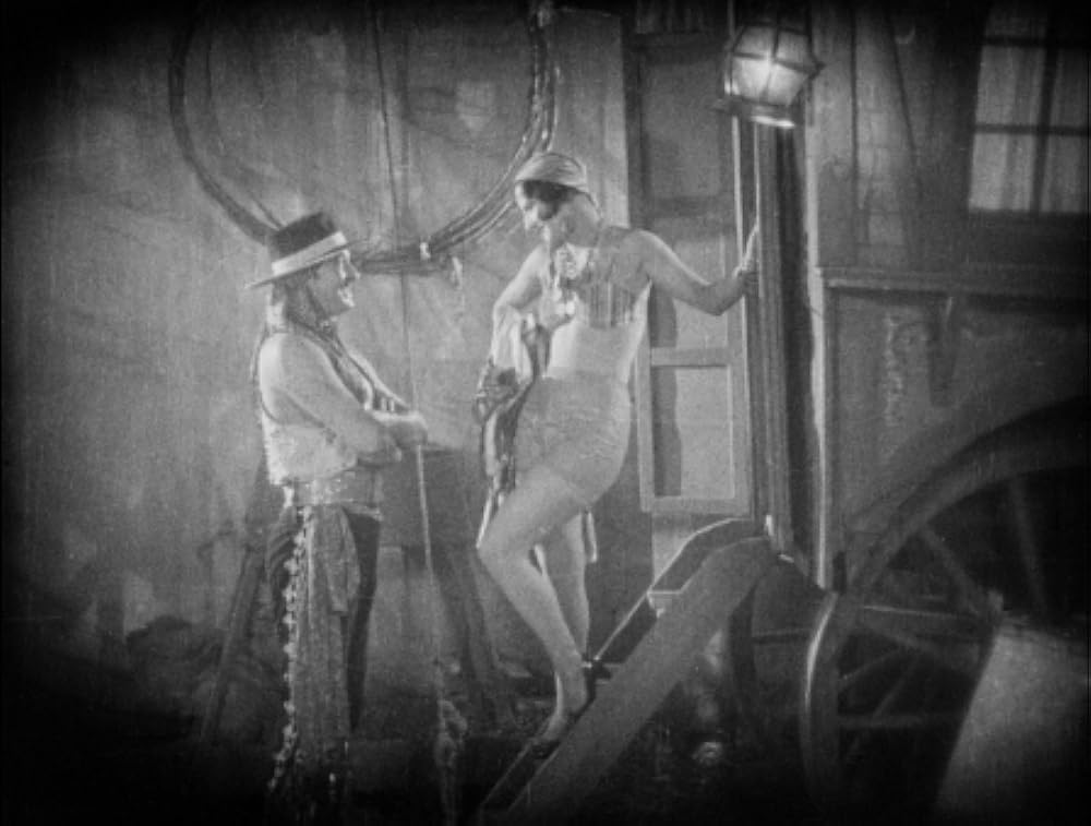 知られぬ人の画像