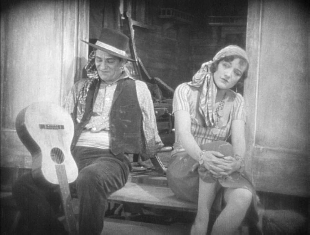 知られぬ人の画像