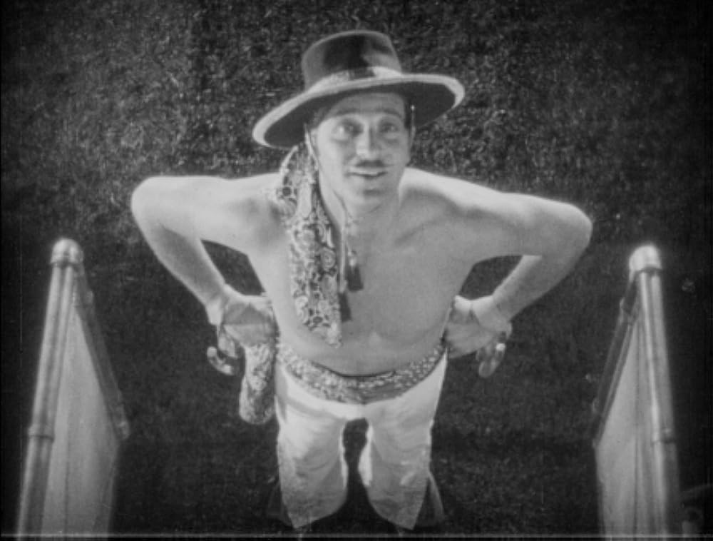 知られぬ人の画像