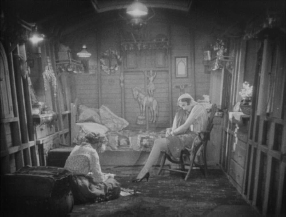 知られぬ人の画像