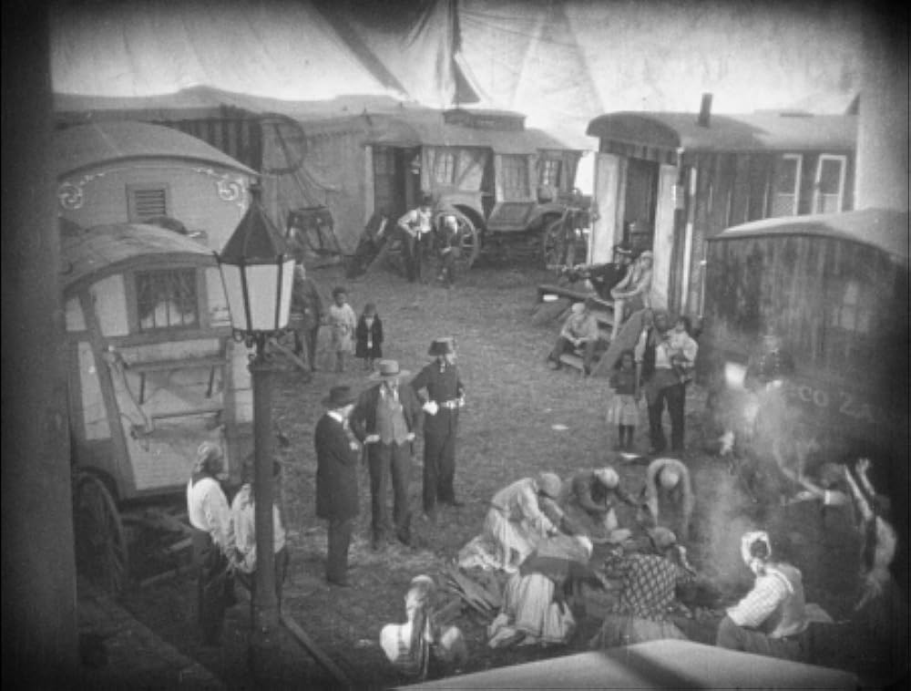 知られぬ人の画像