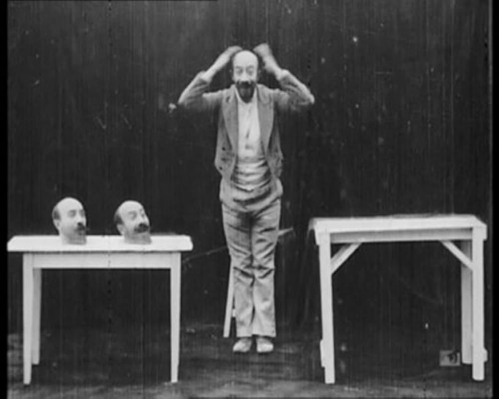 幾つもの頭を持つ男の画像