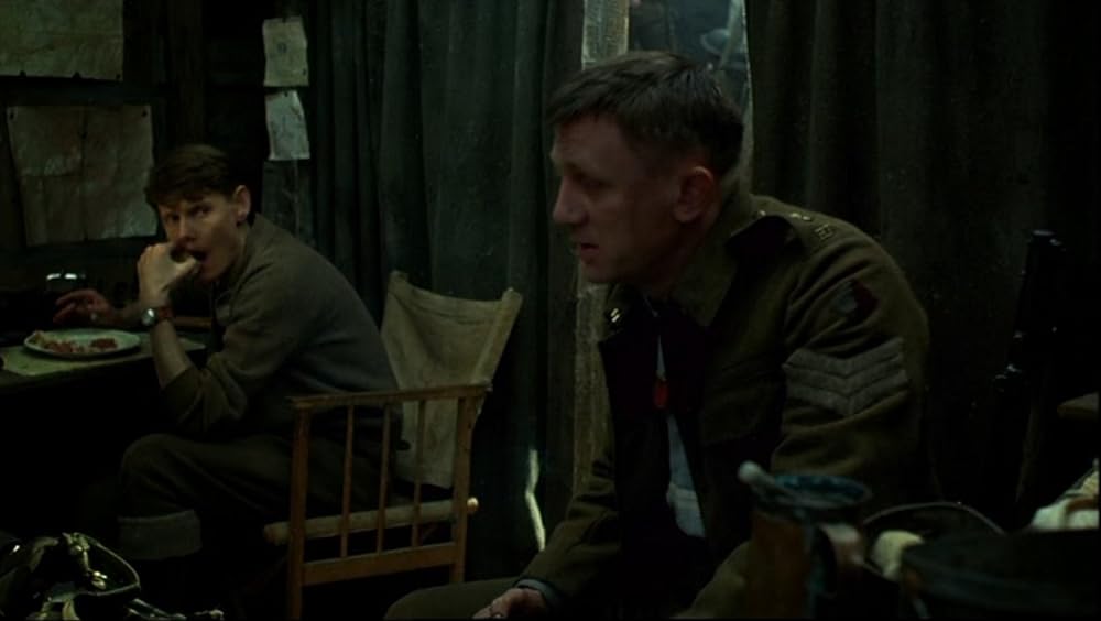 「ザ・トレンチ 塹壕」ダニエル・クレイグ & ジュリアン・リンド＝タットの画像