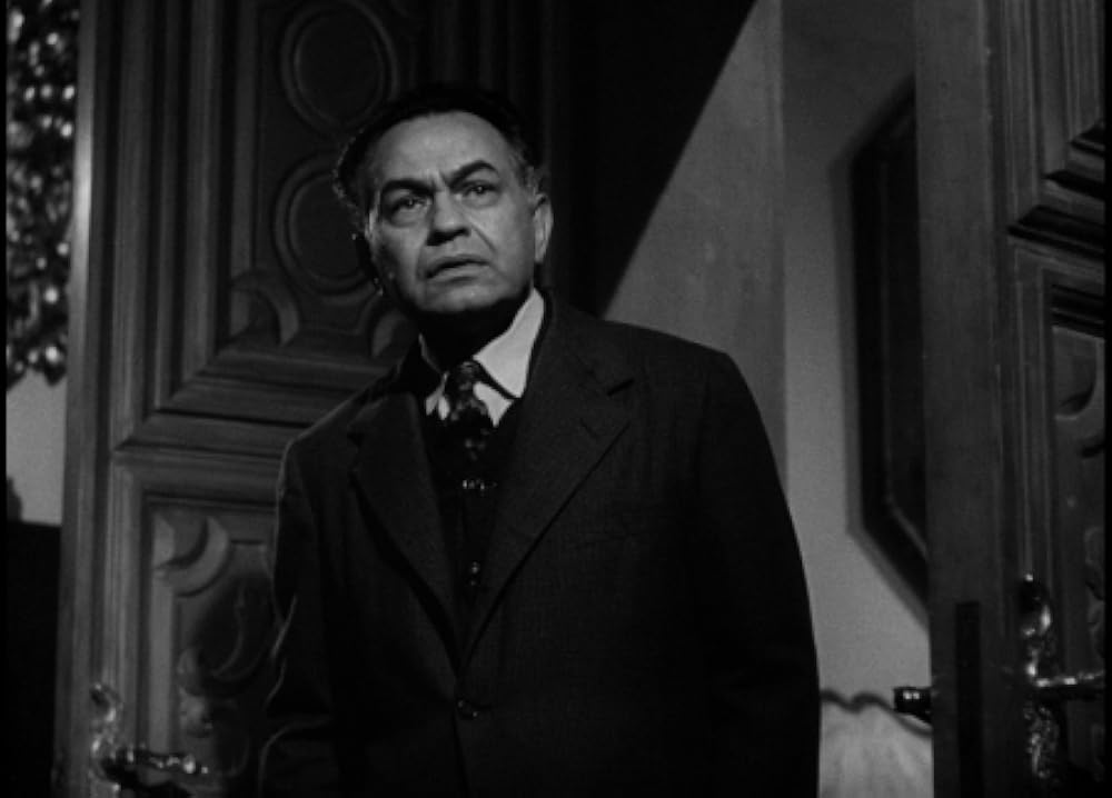 夜は千の眼を持つの画像