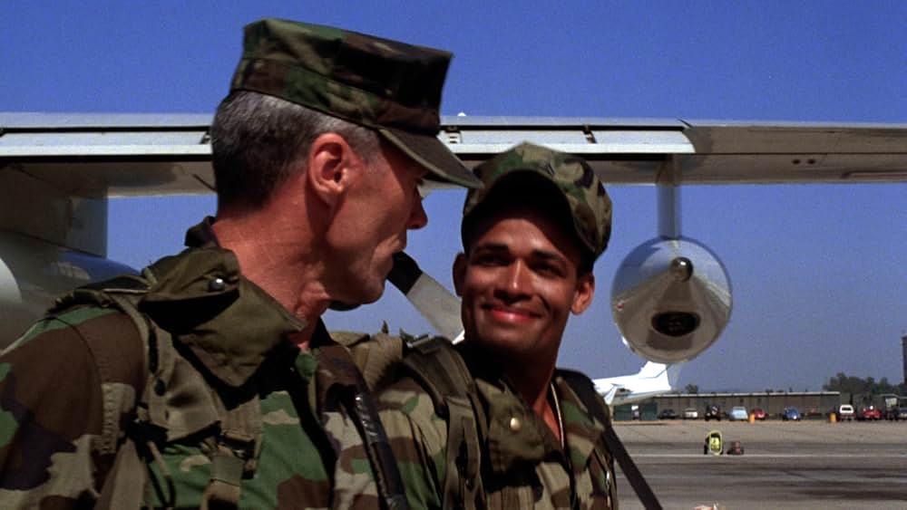 「ハートブレイク・リッジ／勝利の戦場」の画像