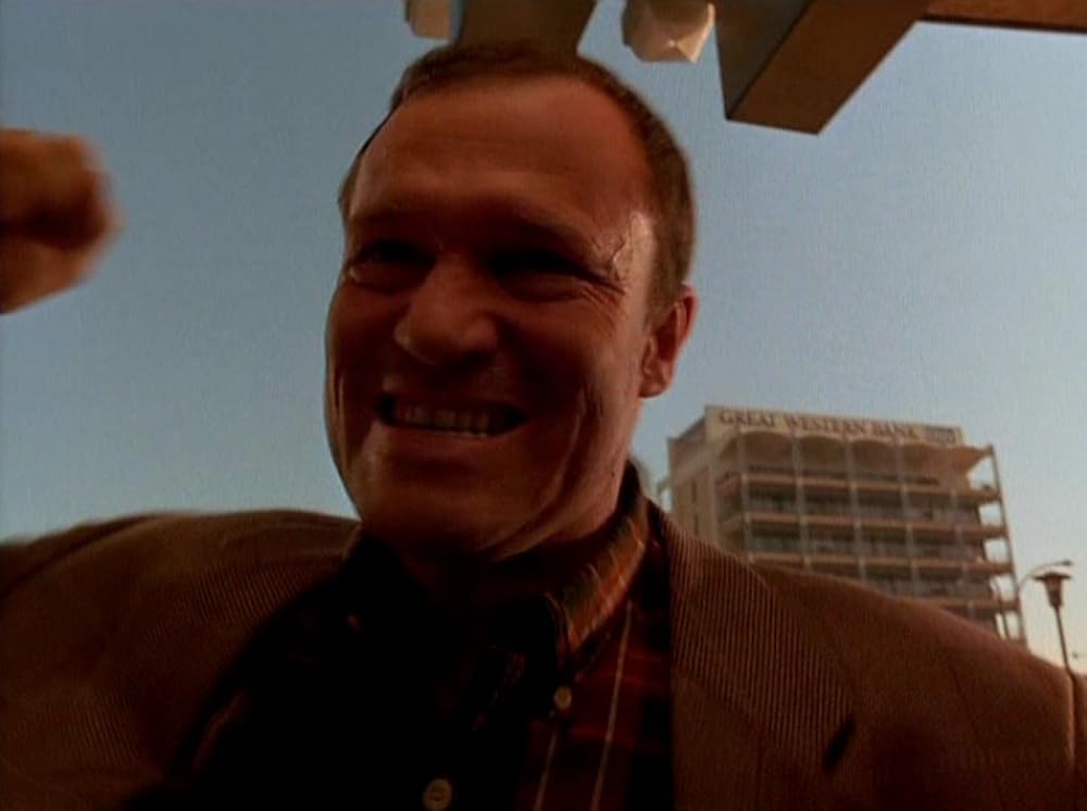 「L.A.マフィア戦争／大殺戮」マイケル・ルーカーの画像