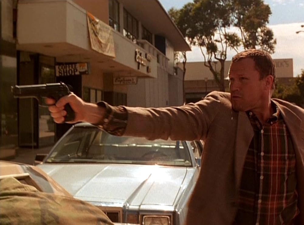 「L.A.マフィア戦争／大殺戮」マイケル・ルーカーの画像