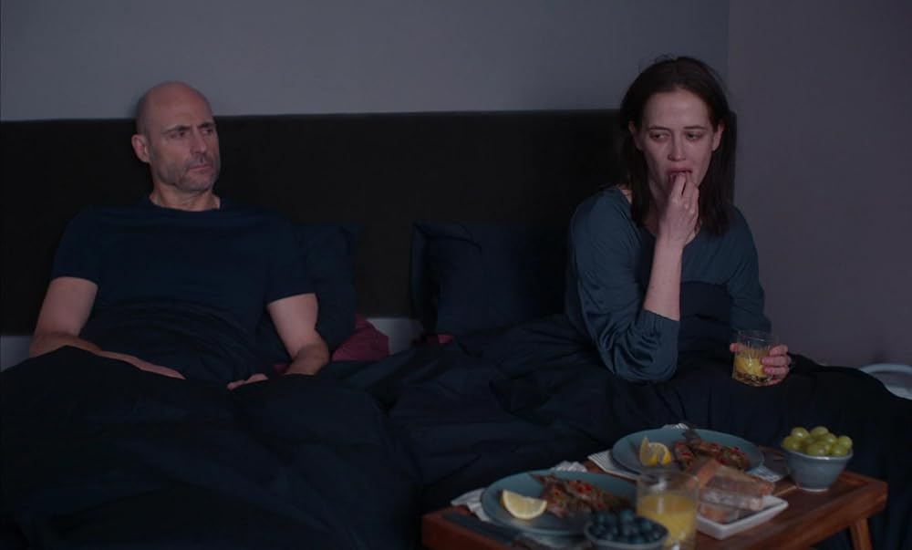 「NOCEBO／ノセボ」マーク・ストロング & エバ・グリーンの画像