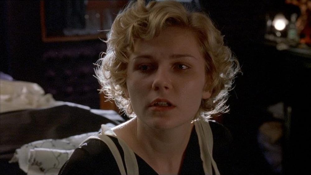 「ブロンドと柩の謎」キルステン・ダンストの画像