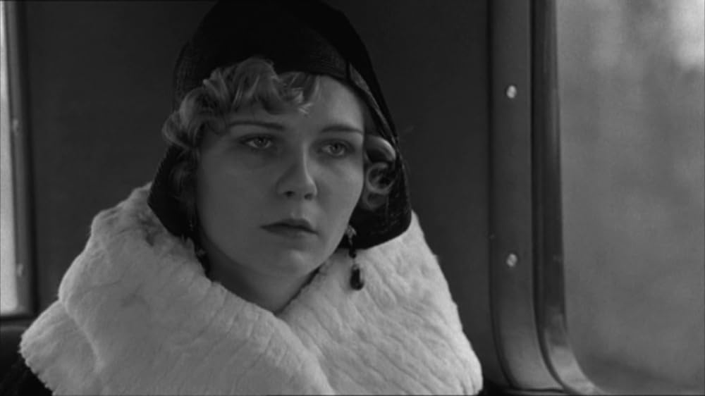 「ブロンドと柩の謎」キルステン・ダンストの画像