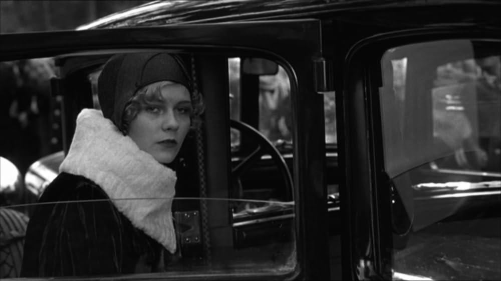 「ブロンドと柩の謎」キルステン・ダンストの画像