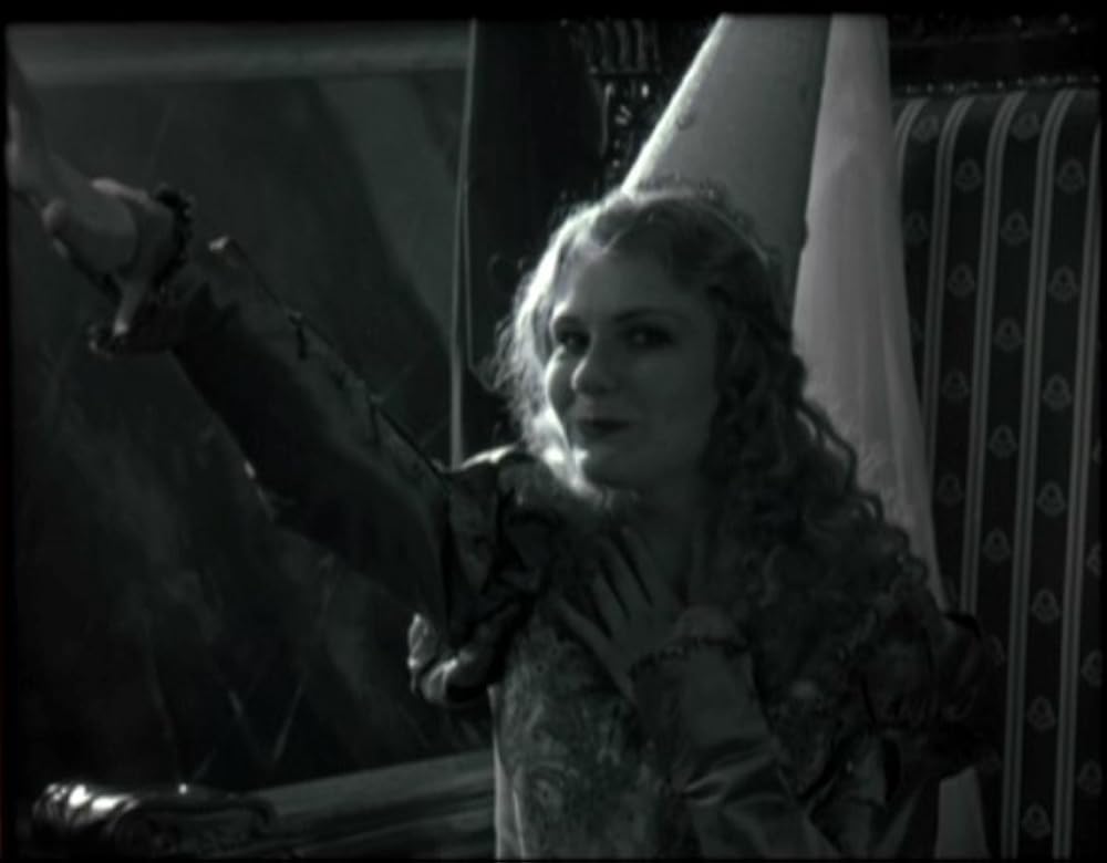 「ブロンドと柩の謎」キルステン・ダンストの画像