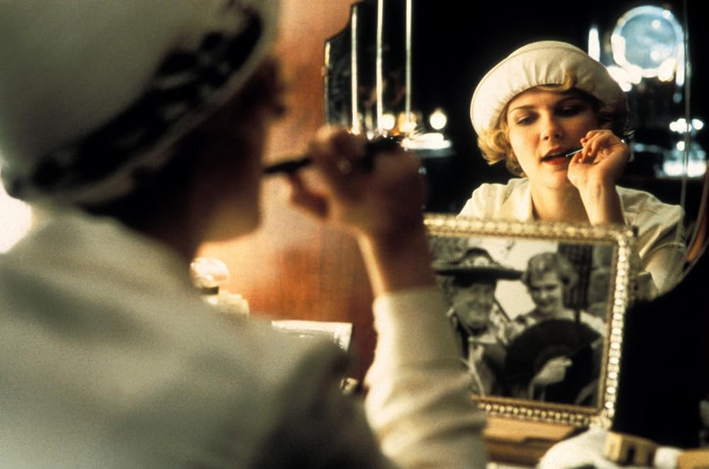 「ブロンドと柩の謎」キルステン・ダンストの画像