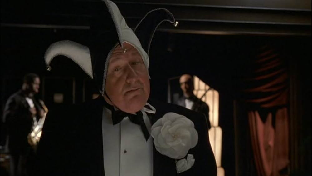 ブロンドと柩の謎の画像