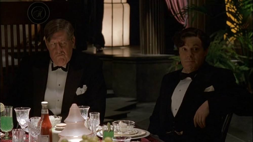 ブロンドと柩の謎の画像