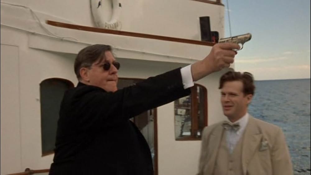 ブロンドと柩の謎の画像