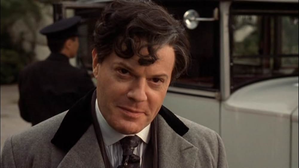 ブロンドと柩の謎の画像