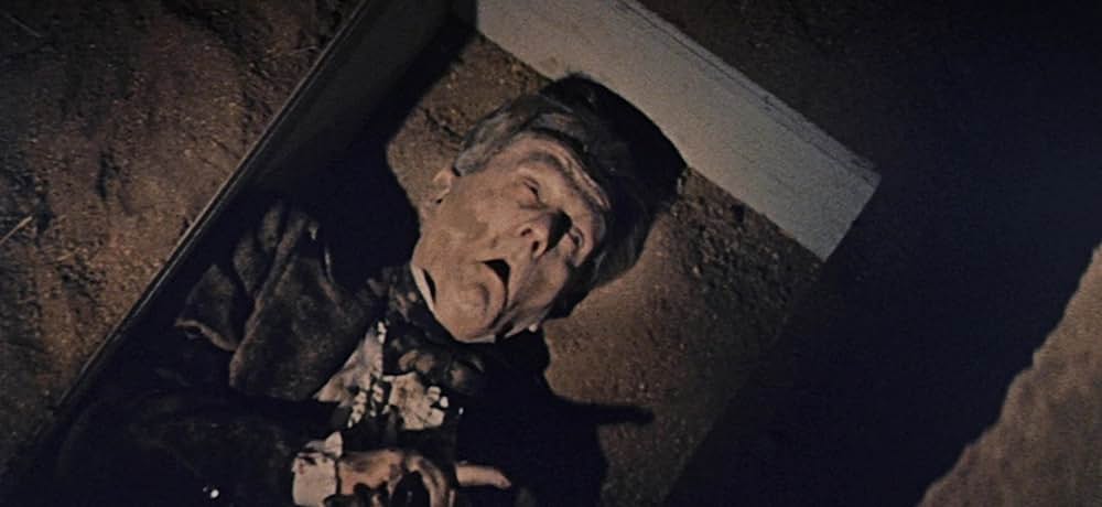 姦婦の生き埋葬の画像