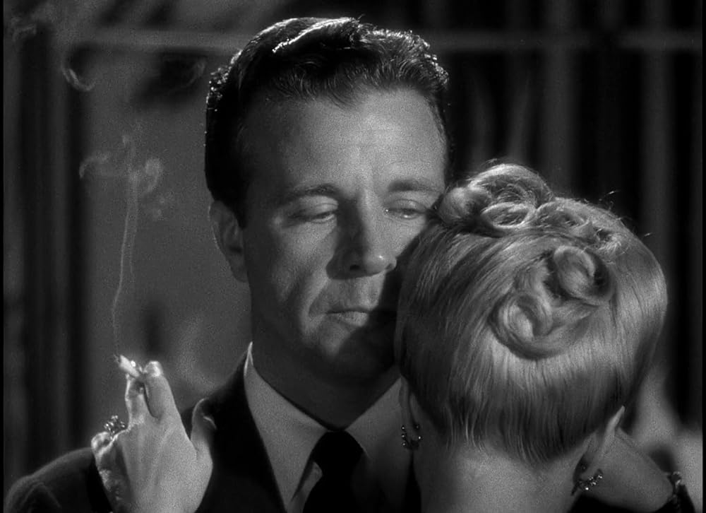 「ブロンドの殺人者」ディック・パウエル & クレア・トレバーの画像