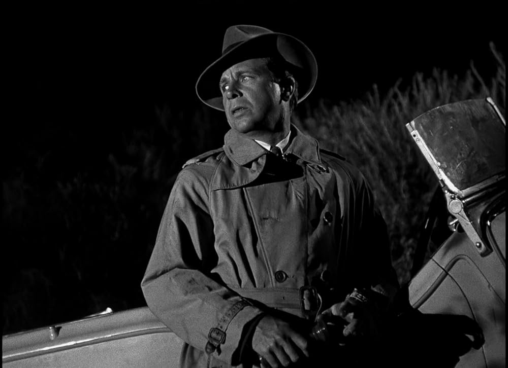 「ブロンドの殺人者」ディック・パウエルの画像