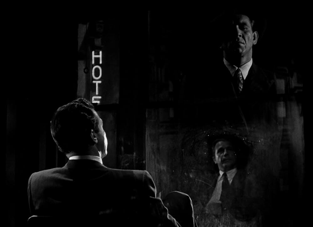 「ブロンドの殺人者」Mike Mazurki & ディック・パウエルの画像