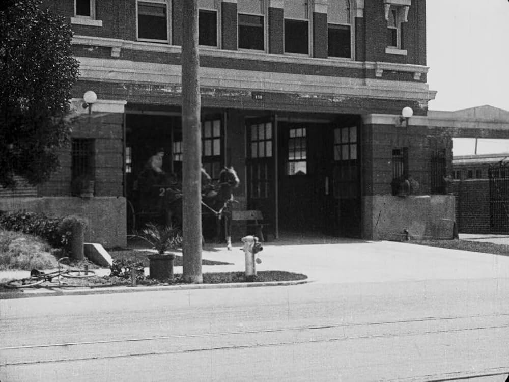 チャップリンの消防士の画像