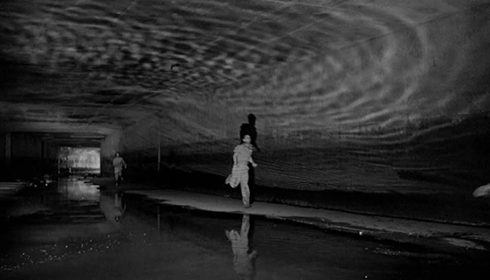 ダウン・バイ・ローの画像